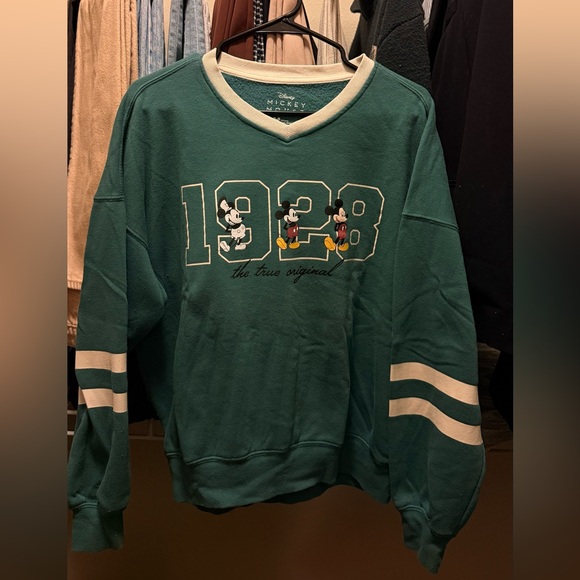 Disney Sweaters - *LIKE NEW* Vintage Disney Green Sweater